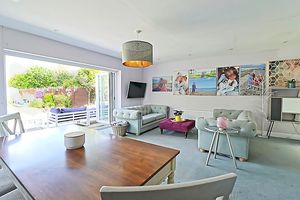 Living Area- click for photo gallery